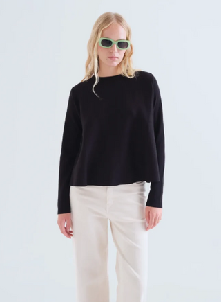 Round Neck Swing Sweater